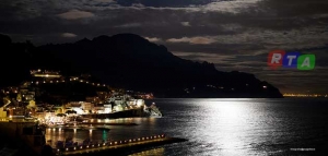 630-amalfi-costiera-notturna-mare-montagna-spiaggia-vacanze-costiera-amalfitana-rtalive