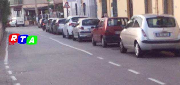 630-auto-doppia-fila-code-traffico-cicalesi-quartiere-nocera-inferiore