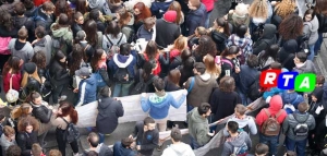 630-studenti-in-piazza-scuola-nocera-inferiore-proteste-renzi-rtalive