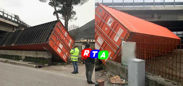 640-autoarticolato-castel-san-girogio-ribaltato-rtalive