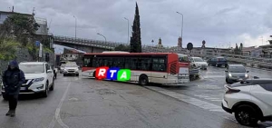 bus-circolazione-bloccata-Amalfitana-e-la-Statale-18-a-Vietri-rtalive