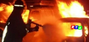 incendio-auto-vigili-del-fuoco-rtalive