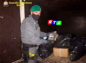 2-salerno-sequestro-botti-illegali-bombe-carta-fuochi-d'artificio-rtalive