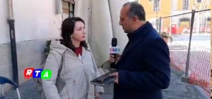 L'assessore Imma Ugolino, durante sopralluogo a piazza De Santis