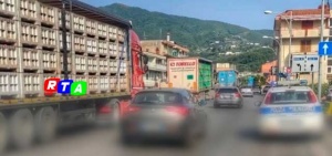 CAMION-STATALE-18-POLIZIA-MUNICIPALE-NOCERA-SUPERIORE-RTAlive