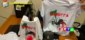 t-shirt-inneggiano-camorra-RTAlive-guardia-di-finanza