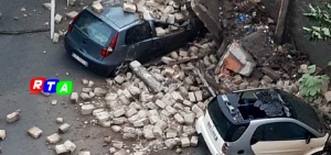 crollo-casa-nocera-superiore-auto-coinvolte-RTAlive