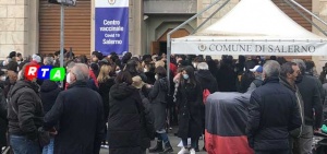 Salerno-centro-vaccinale-fila-RTAlive