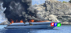 Isola-de-Li-Galli-barca-in-fiamme-mare-RTAlive