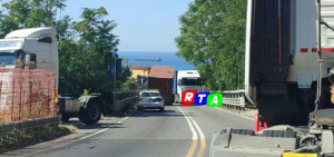 PERDE-RIMORCHIO-SUL-PONTE-SALERNO-RTAlive