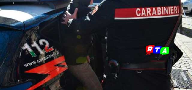 arresto-carabinieri-arrestato-manette-RTAlive