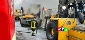 incendio-mezzo-porto-di-salerno-RTAlive