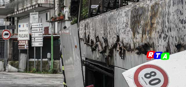 bus-incendiato-paganese-casertana-RTAlive