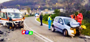 incidente-frontale-impatto-mortale-ambulanza-auto-28enne-muore-castel-san-giorgio-RTAlive