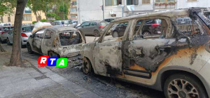 auto-incendiate-salerno-viapironti-salerno-RTAlive