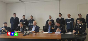 conferenza-stampa-salerno-droga-telefoni-carcere-fuorni-RTAlive