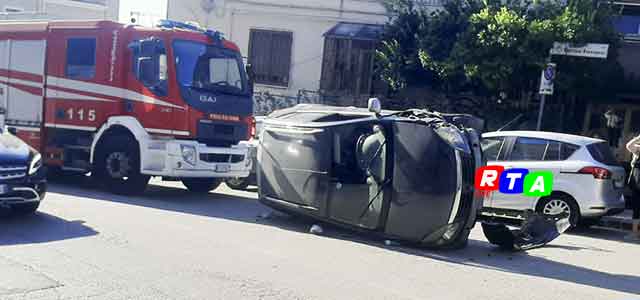 auto-ribaltata-Salerno-incidente-RTAlive