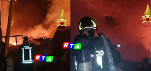 incendio-Angri-ex-vaccaro-RTAlive