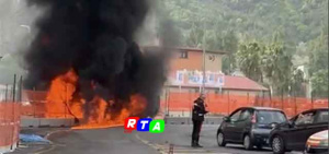 incendio-camion-uscita-autostrada-rotatoria-nocera-inferiore-RTAlive