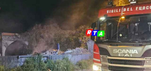 incendio-discarica-camino-real-pontecagnano-RTAlive