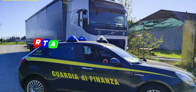 guardia-di-finanza-posto-di-blocco-camion-rtalive