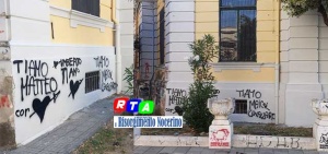 imbrattate-mura-liceo-nocera-inferiore-rtalive