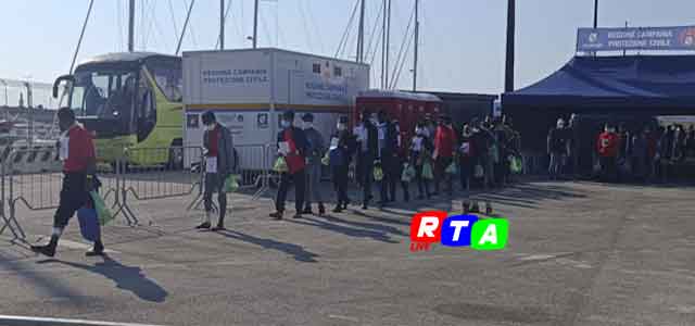 migranti-salerno-sbarco-26-agosto-rtalive