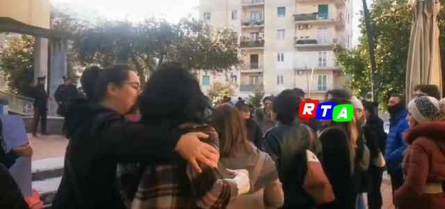 3-protesta-scuola-roccapiemonte-rtalive