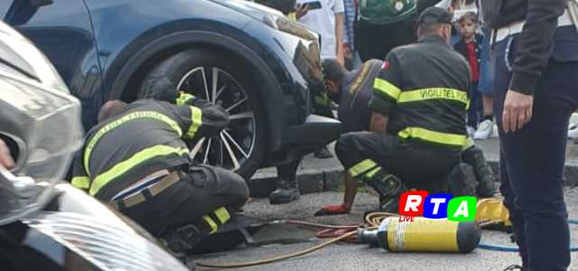 gattino-nocera-inferiore-auto-vigili-del-fuoco-rtalive
