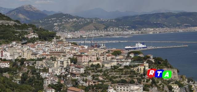 alt=porto di Salerno