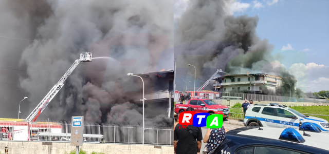 alt=Striano, incendio in un capannone: allarme in tutto l’Agro